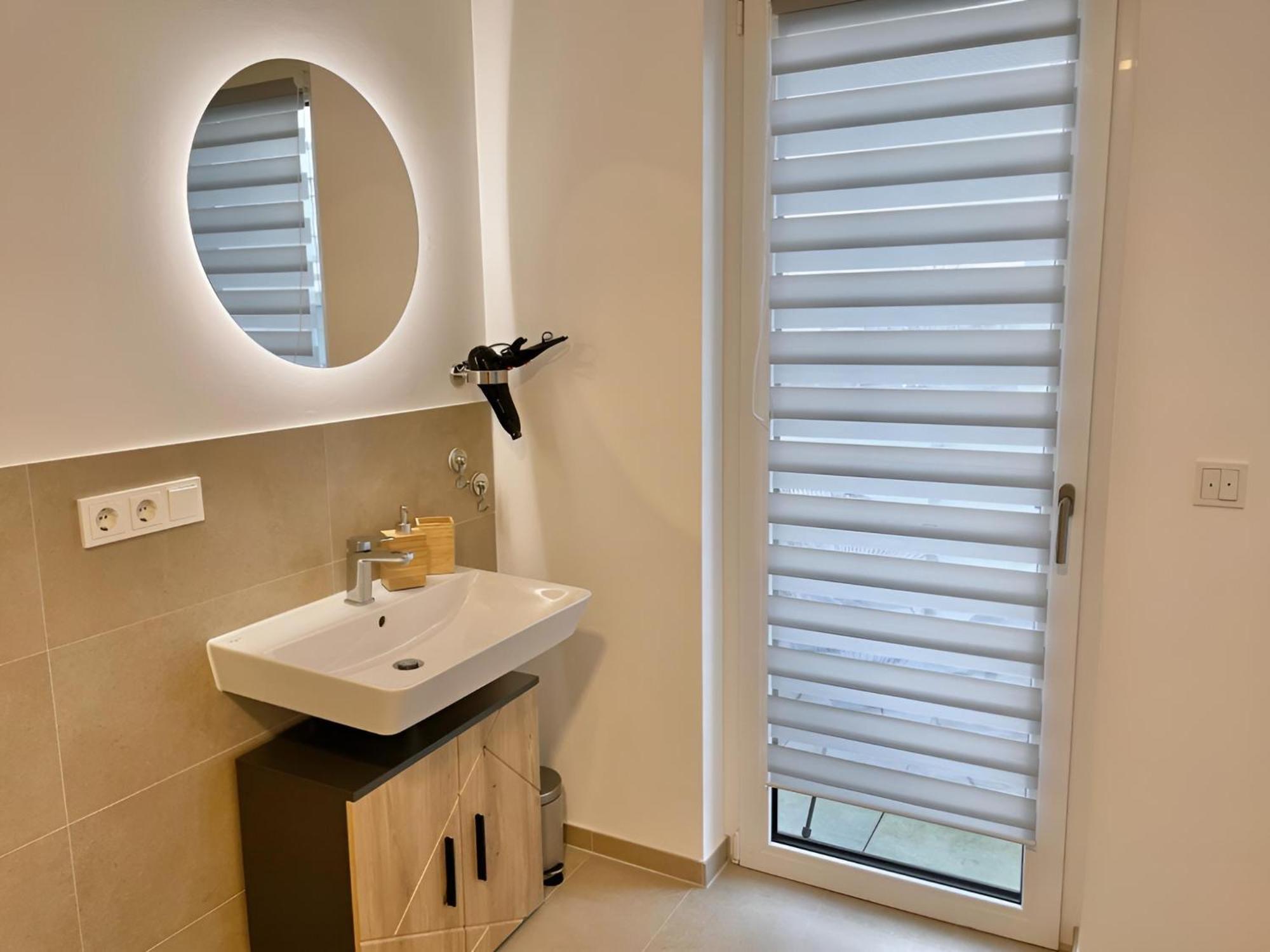Exklusive 3-Zimmer Luxus-Maisonette In Hochheim - Naehe Frankfurt Flughafen, Wiesbaden Und Mainz Hochheim am Main Buitenkant foto