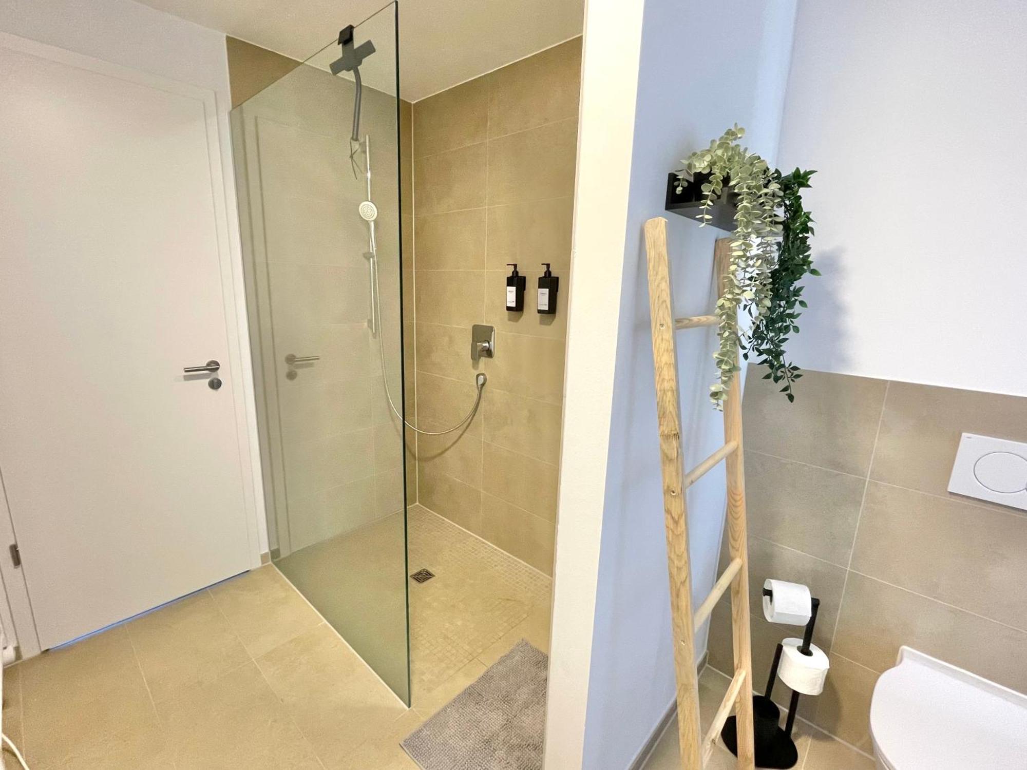 Exklusive 3-Zimmer Luxus-Maisonette In Hochheim - Naehe Frankfurt Flughafen, Wiesbaden Und Mainz Hochheim am Main Buitenkant foto